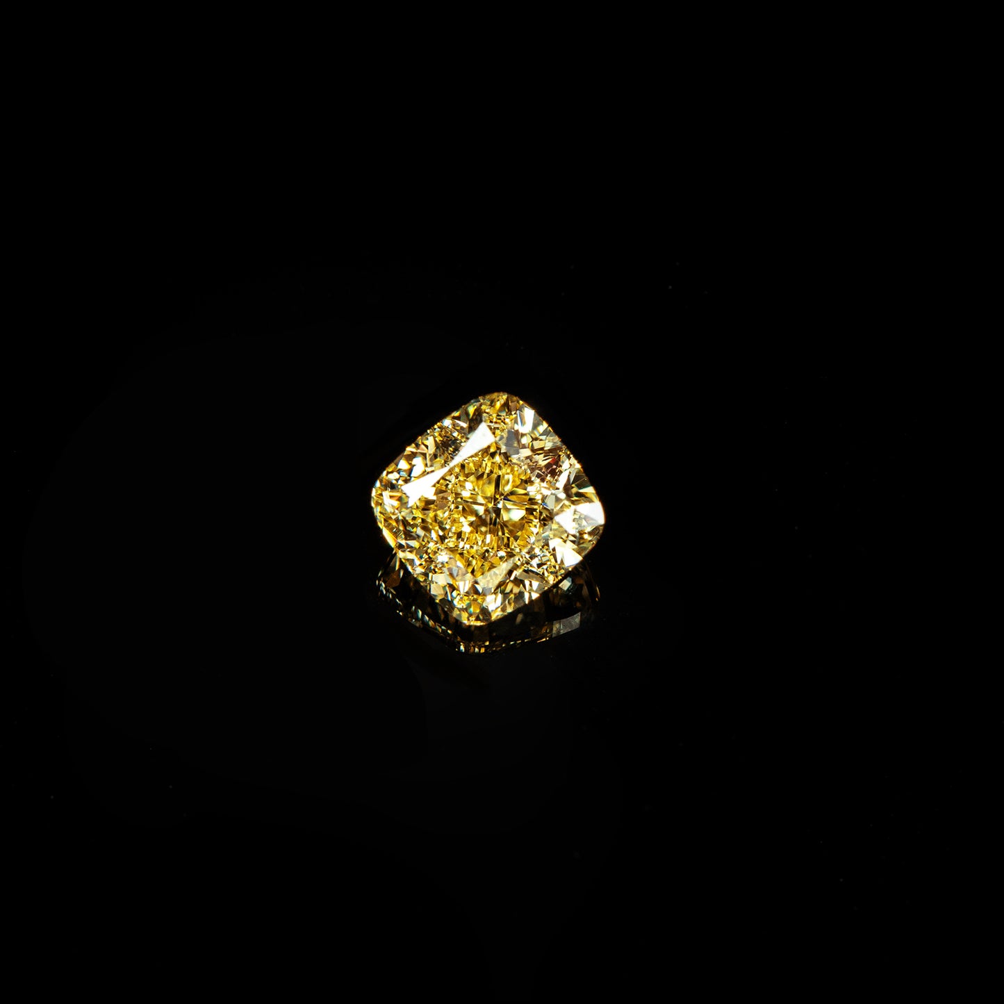 Diament Prezentowy Fancy Yellow 0,30 ct